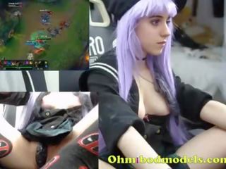 Gamergirl joacă league de legendele în primul rând parte