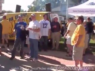 Partying and flashing süýji emjekler while tailgating outside iowa city football oýun