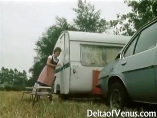 Retro nemecké špinavé video - chlpaté pička bruneta jebanie v camper