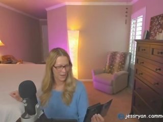 Milf Camgirl Jess Ryan Gives An Honest penis Rating jessryan&period;manyvids&period;com